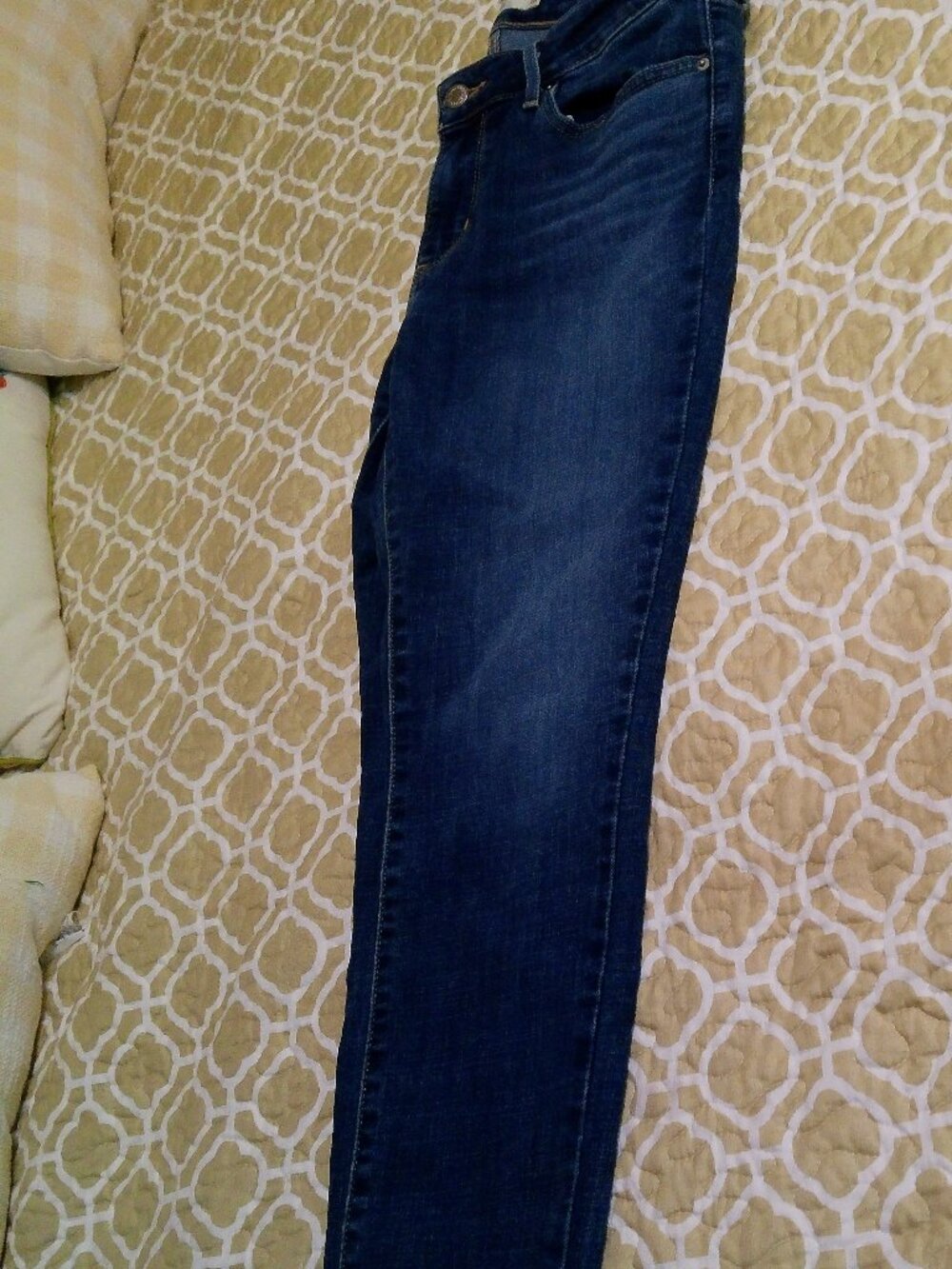 LEVI SKINNY JEANS SIZE 28 GOOD CONDITION